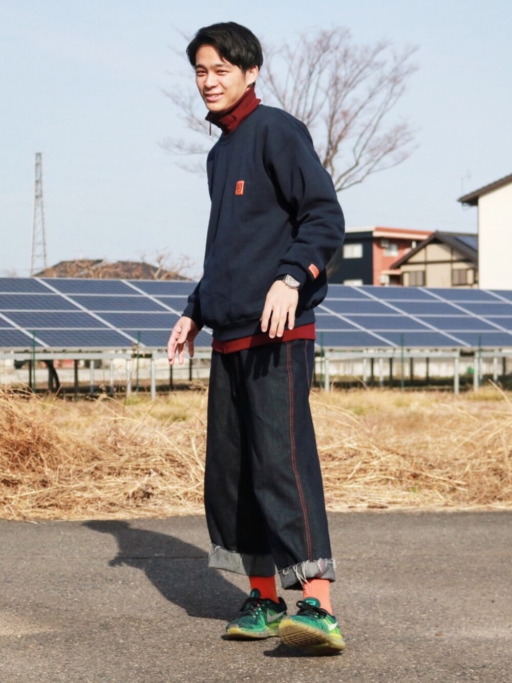 「お気に入りの服でデートに行こう、ワイドパンツ、デニム、スウェット、古着、古着MIX、カラーソックス、スニーカー、NIKE、AIR MAX」｜「adidasのオリジナルス ベロア ジャケット [VELOUR BECKENBAUER TRACK TOP]（その他アウター、レッド系）」を使った、tomaさん（メンズ・179cm）の冬コーディネートの1枚目の写真