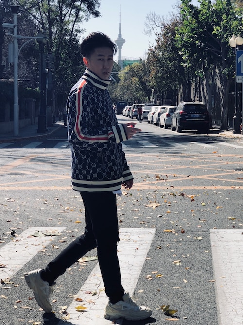 GUCCI スタジャン 立体的な立方体模様 GUCCI スタジャン 立体的な立方体模様