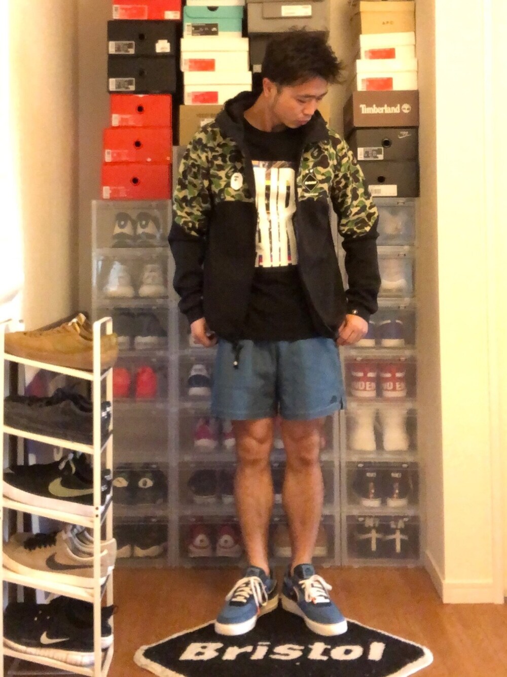 「休日スタイル、シンプル、デニム、スニーカー、スポーツミックス、F.C.R.B.、THE NORTH FACE、A BATHING APE、tower box」｜「A BATHING APEのアイテム（パーカー、ブラック系）」を使った、Sunaoさん（メンズ・170cm）の夏コーディネートの1枚目の写真