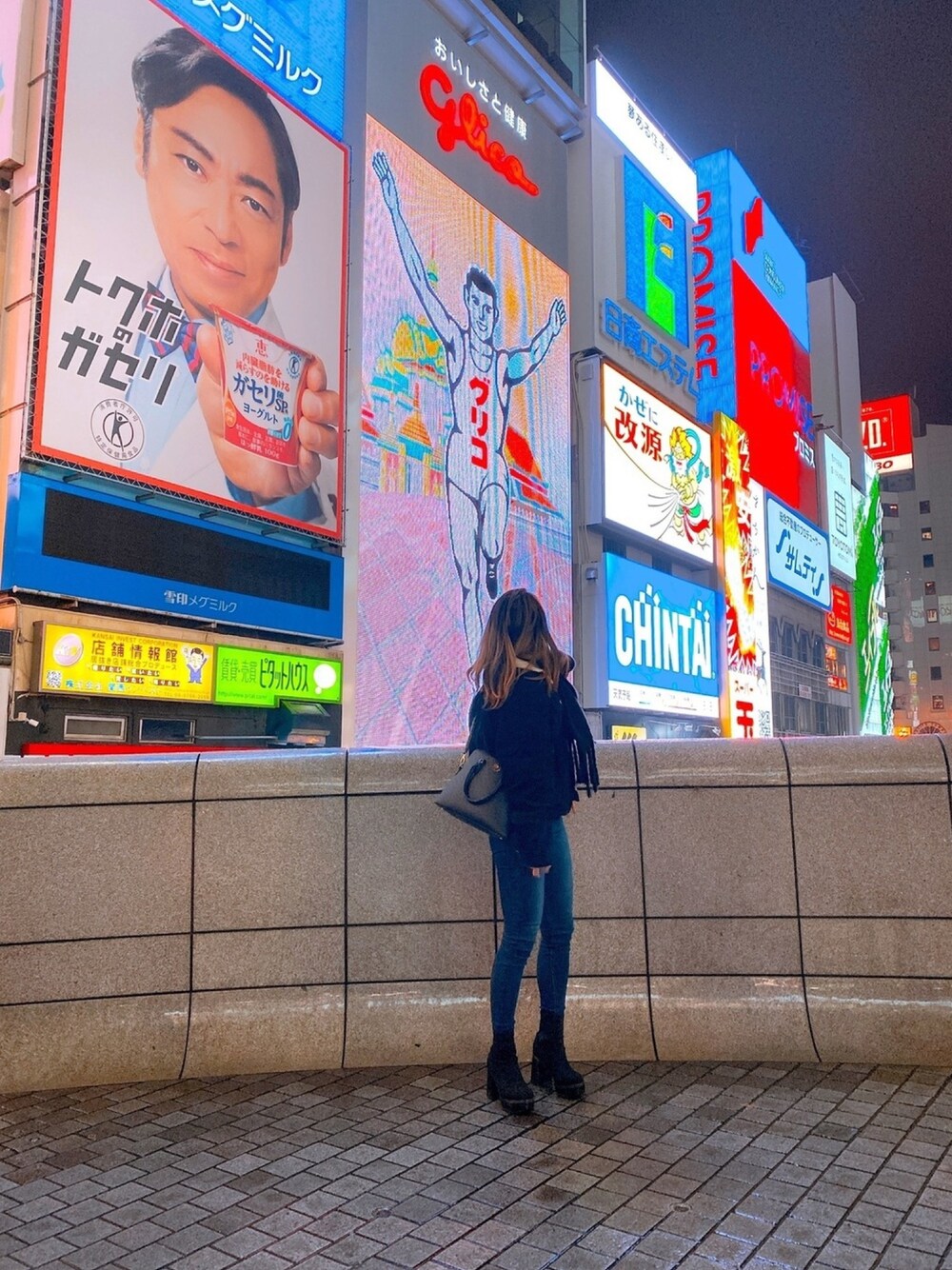 「冬アウター着回しチャレンジ、カジュアルコーデ、デニム、休日スタイル、EMODA、EVRIS 、murua、いいね、save、フォローお願いします🤑、大阪、travel」｜「MURUAのオーバーボアGジャン（ブルゾン、ブラック系）」を使った、maopiさん（レディース・163cm）の冬コーディネートの1枚目の写真