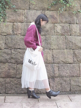 「MARGARET HOWEEL」｜「アイテム（スカート）」を使った、美夢さん（レディース・157cm）の秋コーディネート