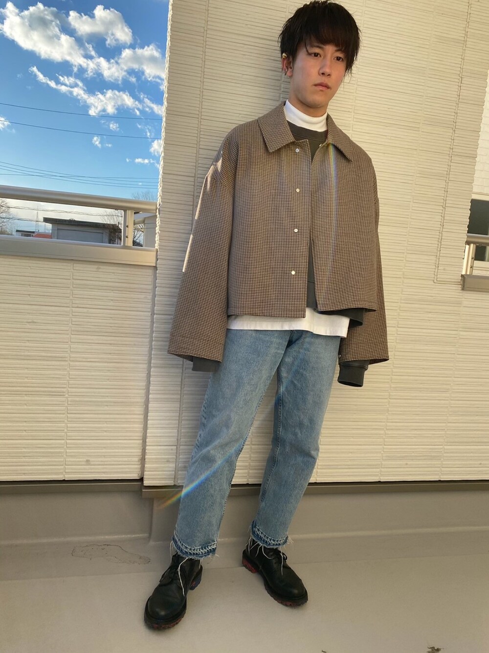 「yoke、おしゃれさんと繋がりたい、シンプル、デニム、フォローミー」｜「CLANEのUPNECK TOPS（Tシャツ/カットソー、ホワイト系）」を使った、たかさん（メンズ・172cm）の冬コーディネートの1枚目の写真
