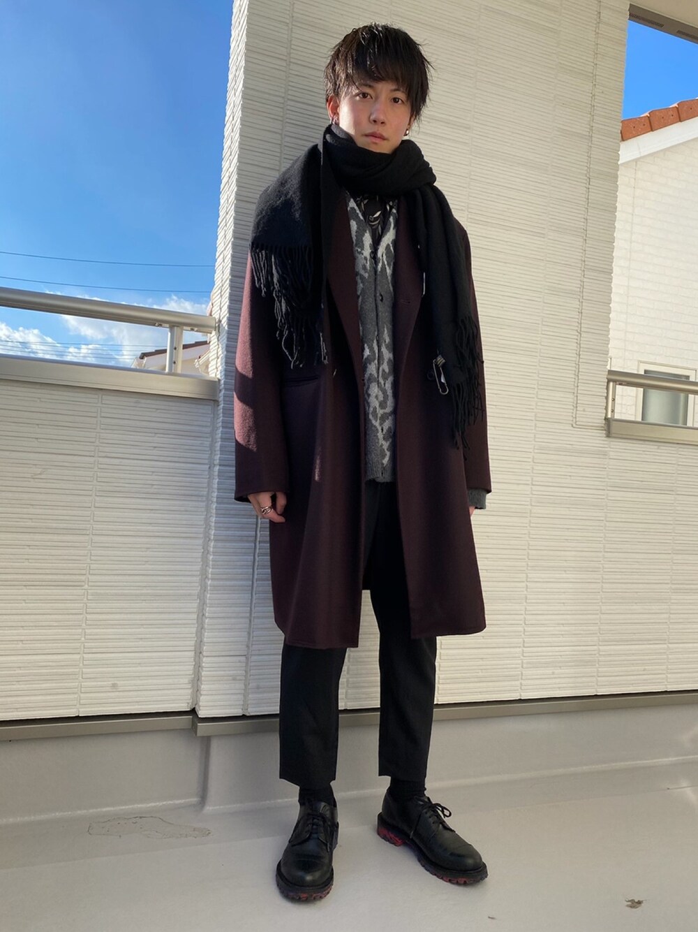 「カジュアル、チェスターコート、URU、オーバーサイズ、カーディガン、お洒落さんとつながりたい、いいね、save、フォローお願いします🤑」｜「Acne StudiosのACNE STUDIOS CANADA CASH カシミヤマフラー（マフラー、ブラック系）」を使った、たかさん（メンズ・172cm）の冬コーディネートの1枚目の写真
