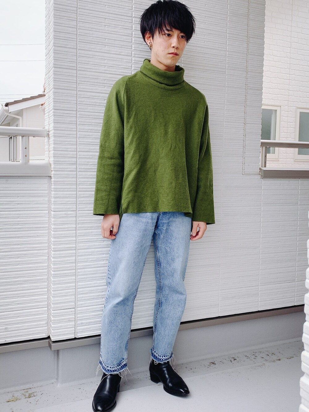 「大人カジュアル、おしゃれさんと繋がりたい、シンプル、いいね、save、フォローお願いします🤑、カジュアルコーデ、ブーツ、ニット」｜「sea,ds maraの【Sea’ds mara】Dusk Earring（イヤリング、ゴールド系）」を使った、たかさん（メンズ・172cm）の春コーディネートの1枚目の写真