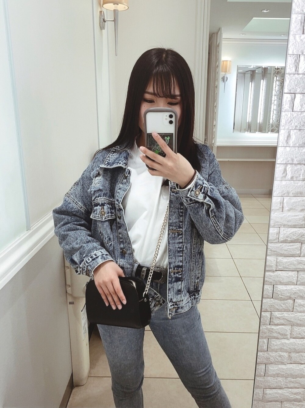 「デニムジャケット、デニムコーデ、春コーデ、今日のコーデ、春アウター、デニムパンツ、シンプルコーデ、ANAP、EVRIS 、H&M」｜「GUのアイテム（スウェット、ホワイト系）」を使った、yunaa0122さん（レディース・158cm）の春コーディネートの1枚目の写真
