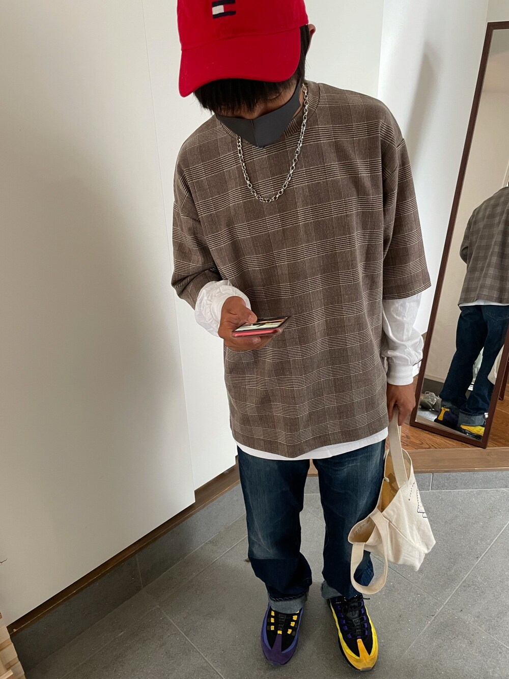 「TOMMY HILFIGERの【Tommy Hilfiger】トミー　フロントフラッグロゴキャップ　 69J1459（キャップ、レッド系）」を使った、あといとてさん（メンズ・162cm）の夏コーディネートの1枚目の写真