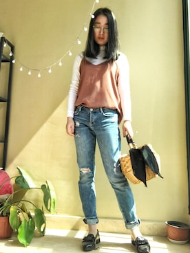 「ZARA（ザラ）のアイテム（デニムパンツ、ブルー系）」を使った、荷莉的琥珀猫さん（レディース）の春コーディネート