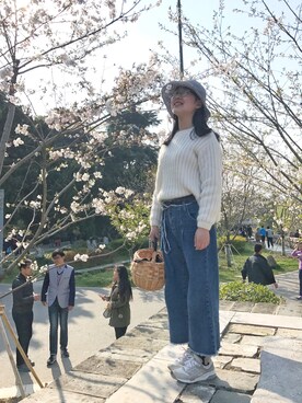 「ray and bruceのアイテム（ニット/セーター、ホワイト系）」を使った、荷莉的琥珀猫さん（レディース）の春コーディネート