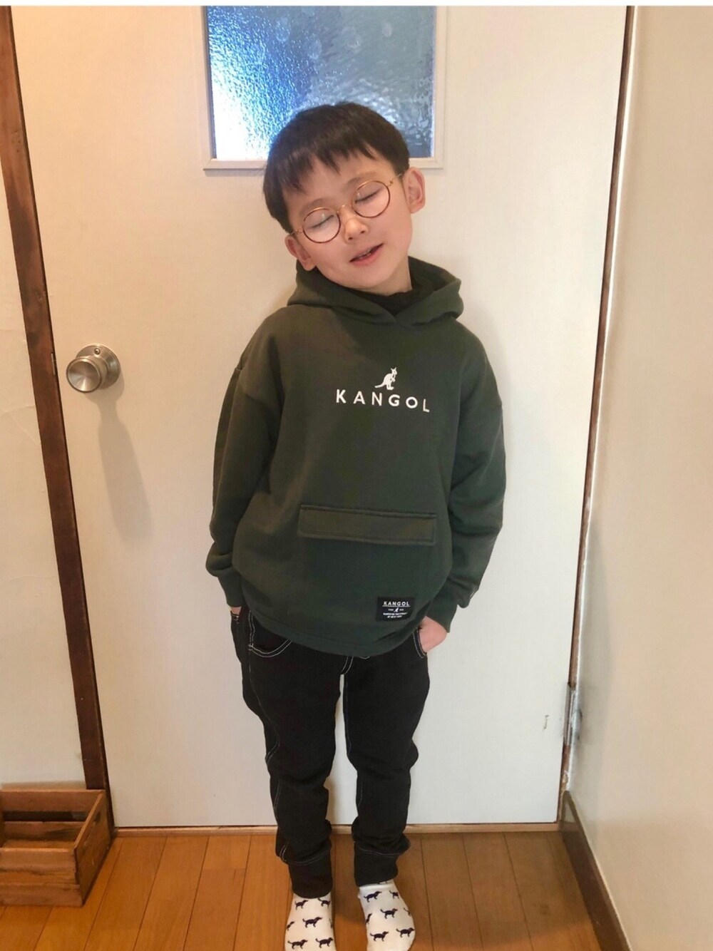 「パーカー、着回しコーデ、スウェット、スウェットパンツ、カジュアル、プチプラ、グリーン、パンツスタイル、キッズコーデ、ラフ」｜「KANGOLのアイテム（パーカー、グリーン系）」を使った、naomamaさん（キッズ・120cm）の冬コーディネートの1枚目の写真