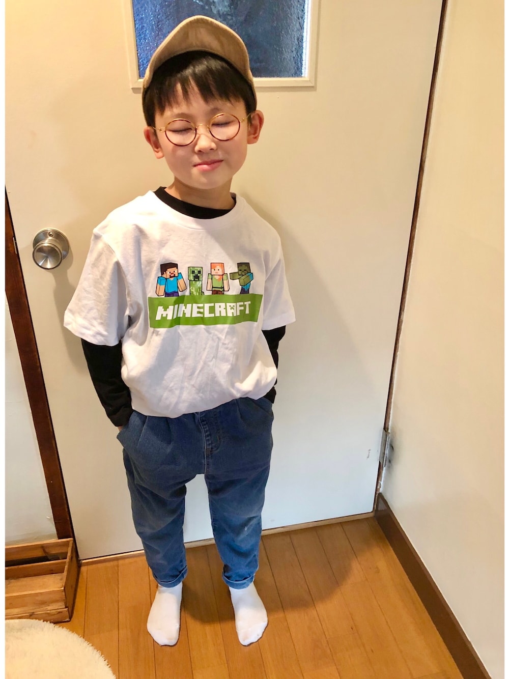 「シンプル、Tシャツ、Tシャツ×デニム、レイヤードスタイル、着回しコーデ、プチプラコーデ、バースデイ、デニム、キャップ、カジュアル」｜「Birthdayのアイテム（Tシャツ/カットソー、ホワイト系）」を使った、naomamaさん（キッズ・120cm）の春コーディネートの1枚目の写真