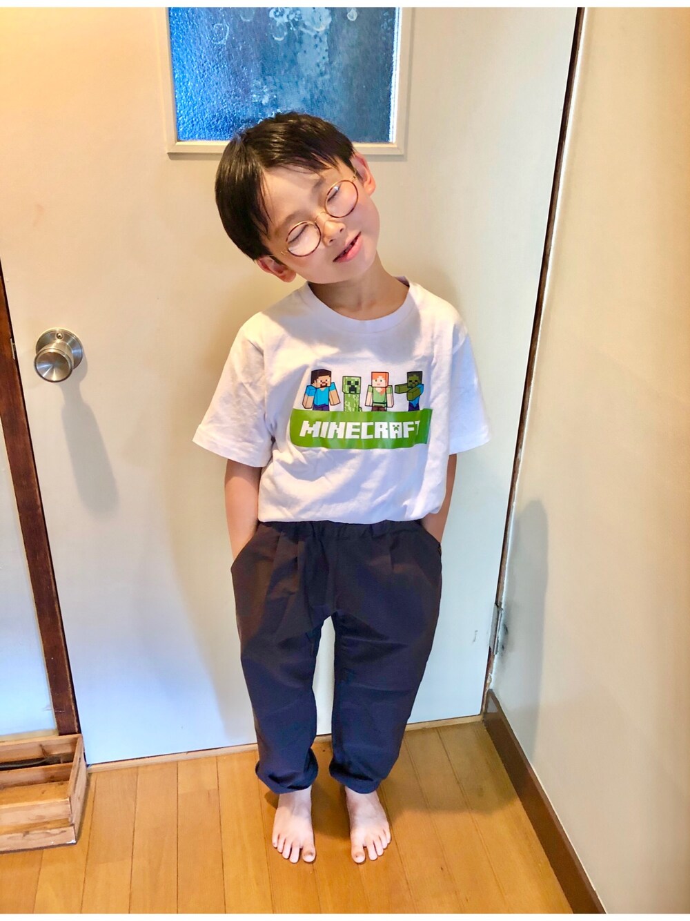 「ラクチンコーデ、春コーデ、プチプラコーデ、着回し、Tシャツ、ラフ、カジュアルコーデ、着回しコーデ、リラックス、パンツスタイル」｜「Birthdayのアイテム（Tシャツ/カットソー、ホワイト系）」を使った、naomamaさん（キッズ・120cm）の春コーディネートの1枚目の写真