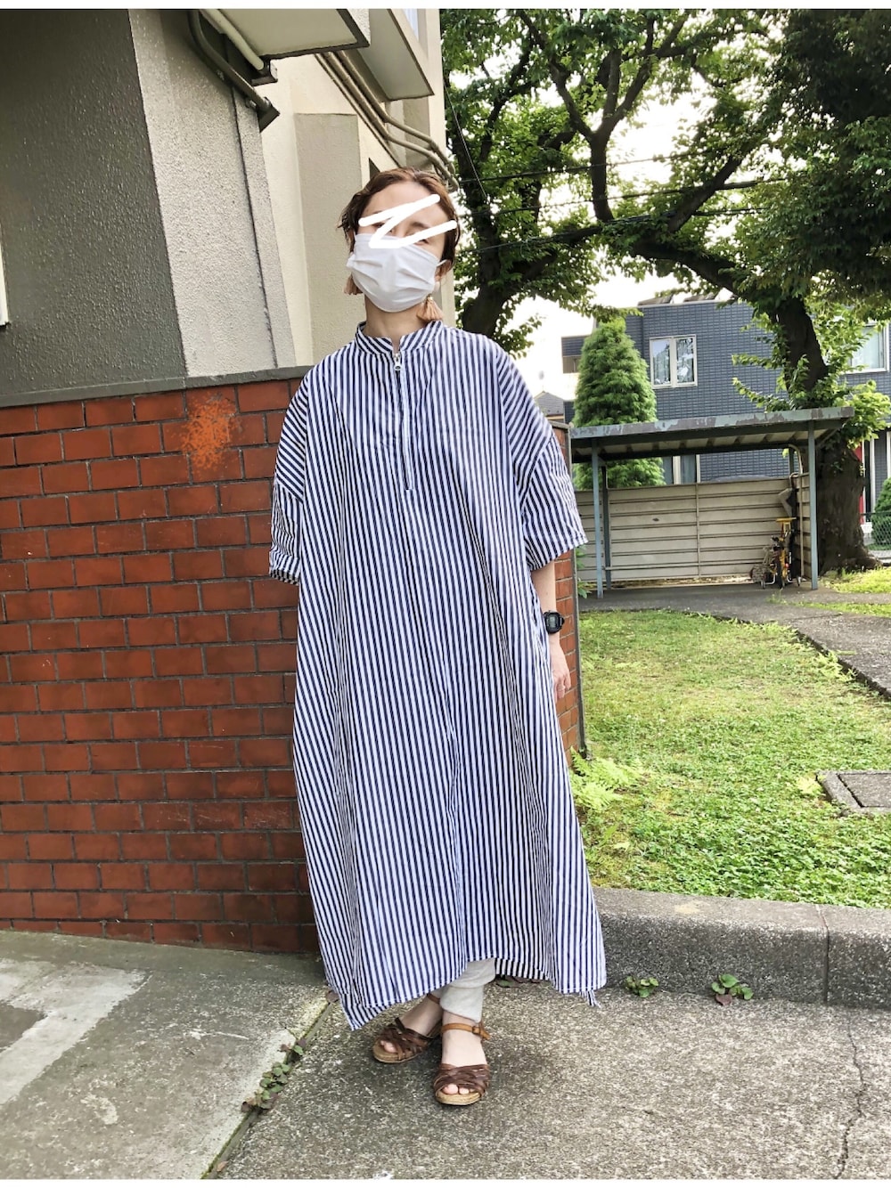 「カジュアルコーデ、大人コーデ、きれいめカジュアル、今日のコーデ、ラクチンコーデ、シンプルコーデ、サンダル、低身長、スウェット、ママコーデ」｜「MERLOT IKYUのストライプ柄ハーフジップシャツワンピース1517（シャツワンピース、ブラック系）」を使った、naomamaさん（レディース・152cm）の夏コーディネートの1枚目の写真