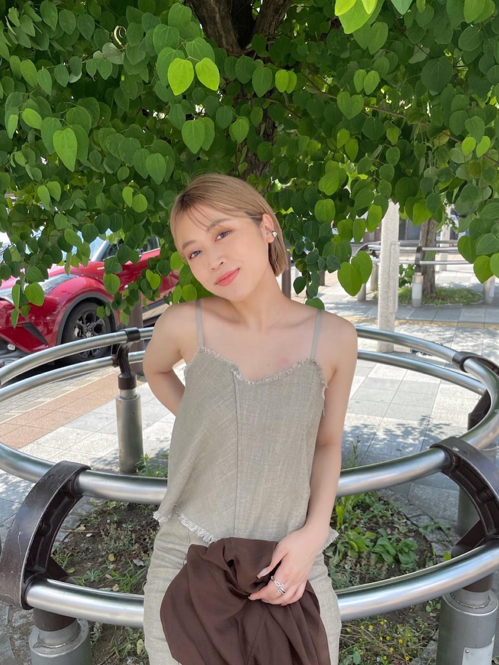 「MURUAのラフフリンジSET UP（つなぎ/オールインワン、ベージュ系）」を使った、早久都加紗さん（レディース・158cm）の春コーディネートの1枚目の写真