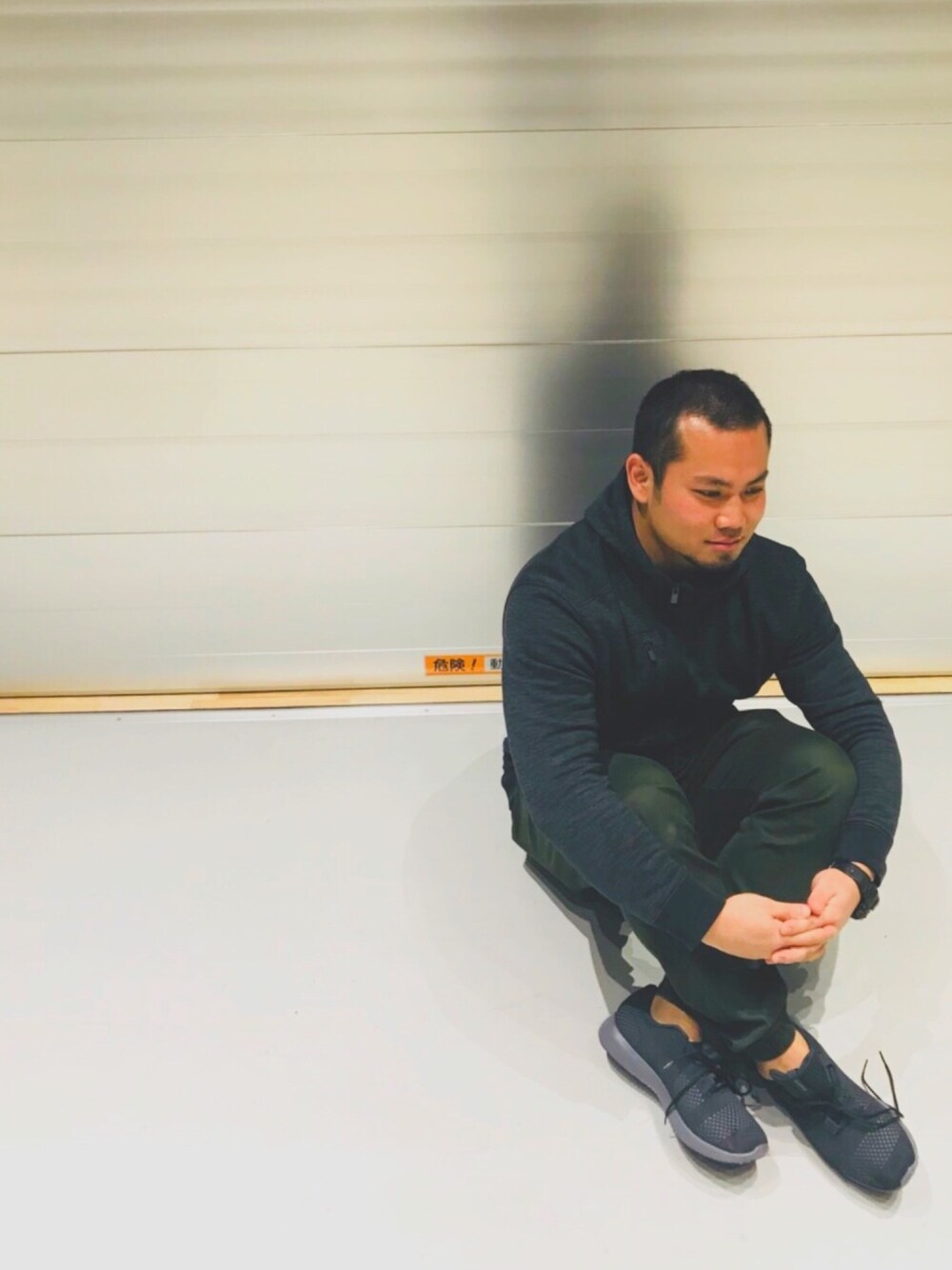 「under armour」｜「UNDER ARMOURのアイテム（パーカー、ブラック系）」を使った、Daisuke Yamamotoさん（メンズ・168cm）の冬コーディネートの1枚目の写真