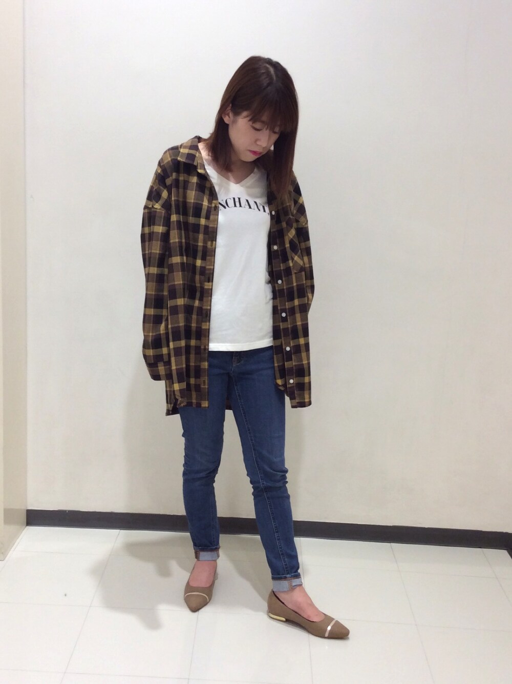 「ORiental TRaffic、WA ORiental TRaffic、1303、カジュアル、チェックシャツ、パンツスタイル、フラットパンプス、秋のコーデ、着回しコーデ、お洒落さんとつながりたい」｜「ORiental TRafficの【2020AW新作】ポインテッドトゥ切替パンプス/1303（パンプス、ベージュ系）」を使った、ORientalTRafficルミネ大宮さん（レディース・157cm）の秋コーディネートの1枚目の写真