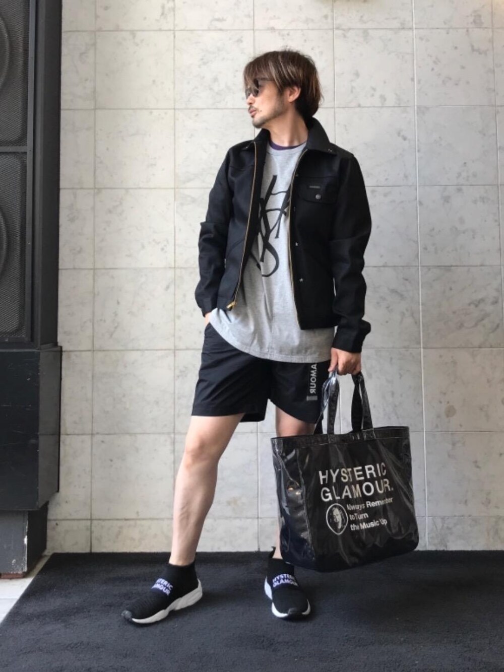 「トートバッグ、コラボ、Tシャツ、ストリート、大人カジュアル、Gジャン、ポーター、Hysteric Glamour、ショーツ、ヒステリックグラマー」｜「HYSTERIC GLAMOURのGジャン（デニムジャケット、ブラック系）」を使った、yamaguchi.fさん（メンズ・171cm）の夏コーディネートの1枚目の写真