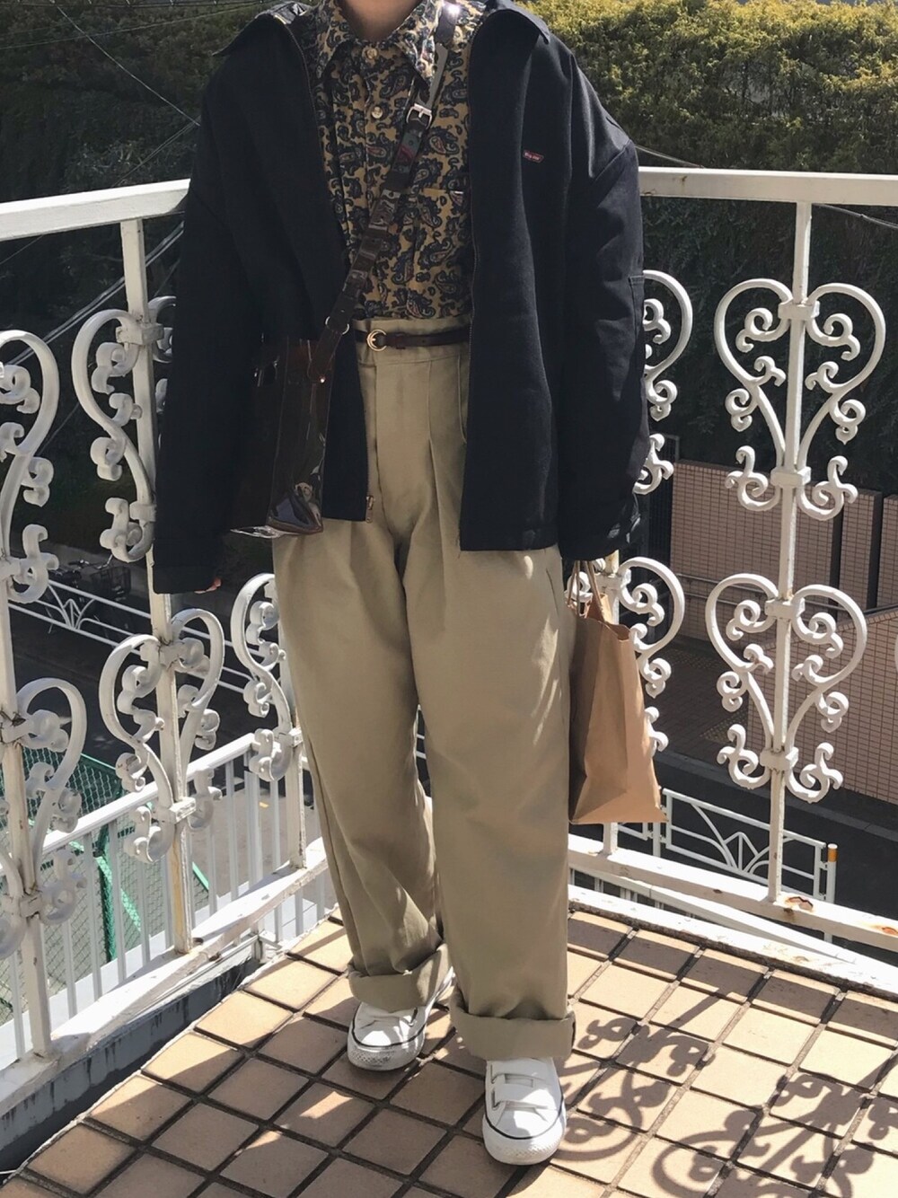 「古着、古着MIX、古着コーデ、古着女子、NANA-NANA、Dickies、ヴィンテージ、converse、ペイズリー」｜「Dickiesのアイテム（チノパンツ、ベージュ系）」を使った、iam__kotoさん（レディース・150cm）の春コーディネートの1枚目の写真