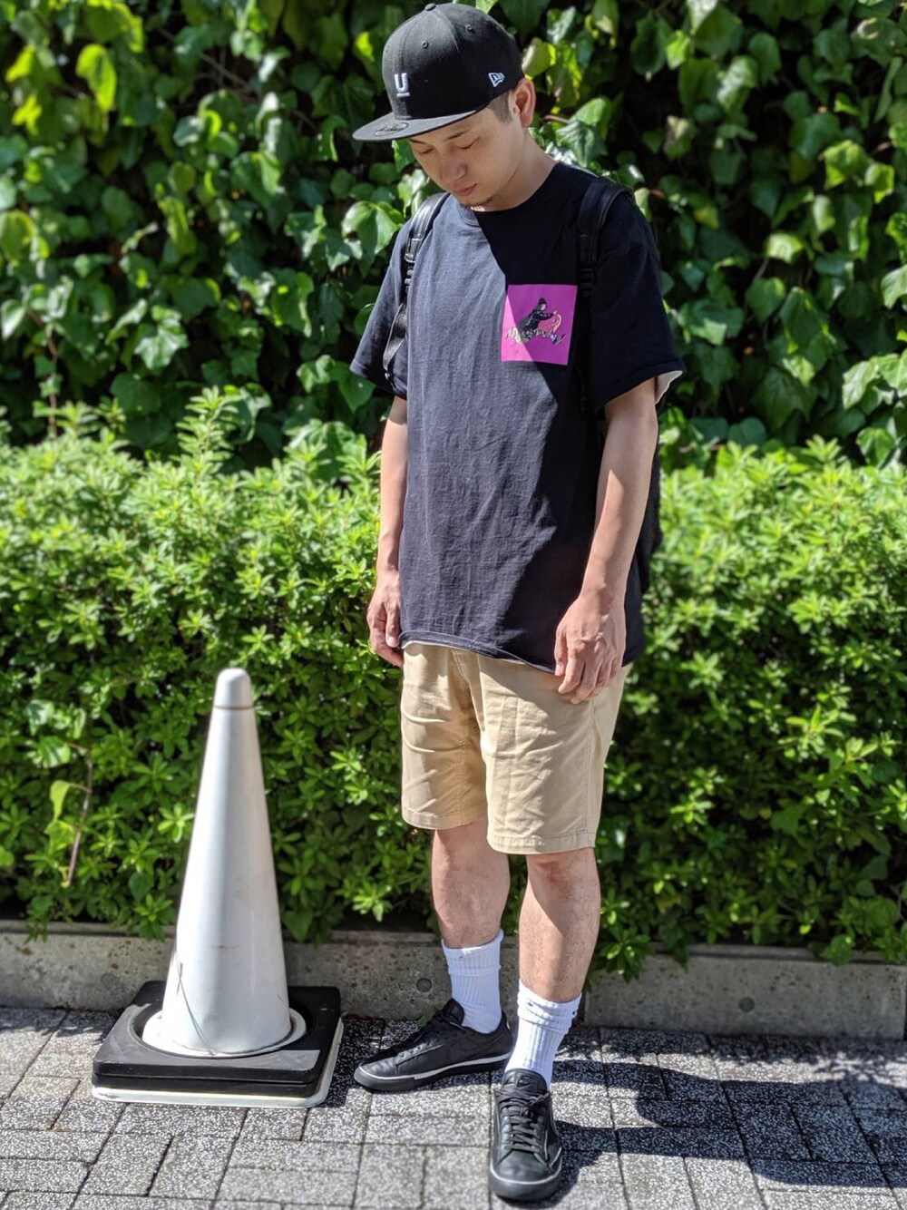 「秋のコーデ、夏のコーディネート、ブラックブレイン、Tシャツ、短パン、キャップ、ストリート、スニーカー、スニーカーコーデ、スニーカー×靴下」｜「BBCのアイテム（Tシャツ/カットソー、ブラック系）」を使った、takepanさん（メンズ・175cm）の秋コーディネートの1枚目の写真