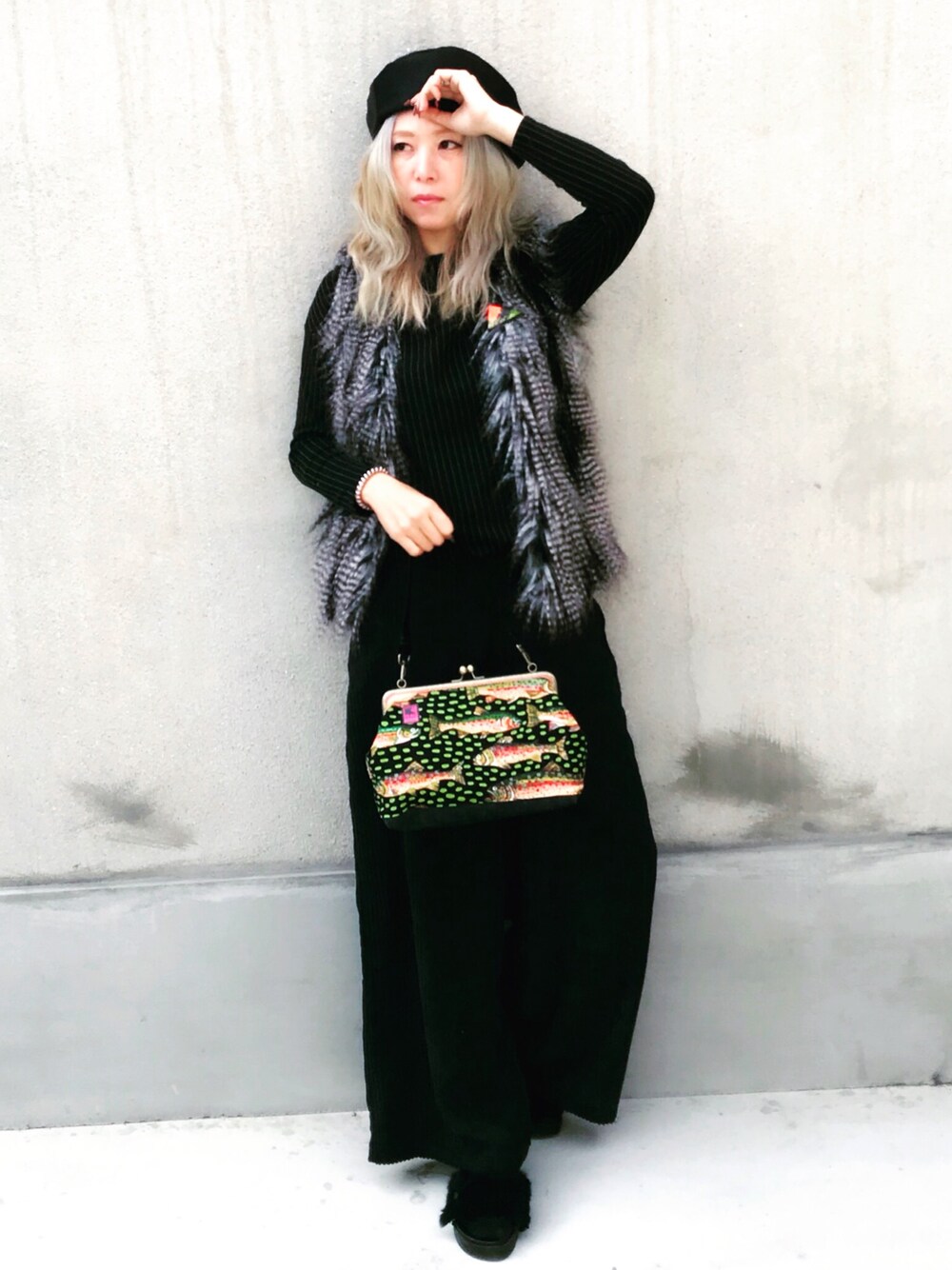 「ブラックコーデ、ブラック、essui、悦粋、H&M、ZARA、zampa、antiqua、おしゃれさんと繋がりたい、モデル気取り」｜「essuiのアイテム（ハンドバッグ、その他）」を使った、Etsuko Yamamotoさん（レディース・165cm）の冬コーディネートの1枚目の写真