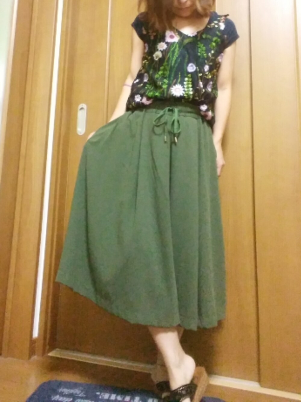 「大人カジュアル、ワイドパンツ、秋のコーデ、きれいめカジュアル、レース、シンプルコーデ、プチプラ、ootd、outfit、スカート」｜「セレクトショップのアイテム（キャミソール、ブラック系）」を使った、すもも-るさん（レディース・148cm）の夏コーディネートの1枚目の写真