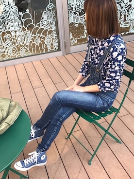 「花柄トップス」｜「アイテム（オールインワン・サロペット）」を使った、ayaさん（レディース・161cm）の冬コーディネート