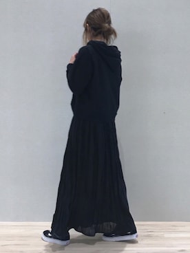 「オールブラックコーデ」｜「アイテム（トップス）」を使った、ayaさん（レディース・161cm）の春コーディネート