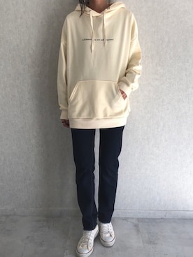 「バックプリント」｜「アイテム（デニムパンツ）」を使った、ayaさん（レディース・161cm）の秋コーディネート