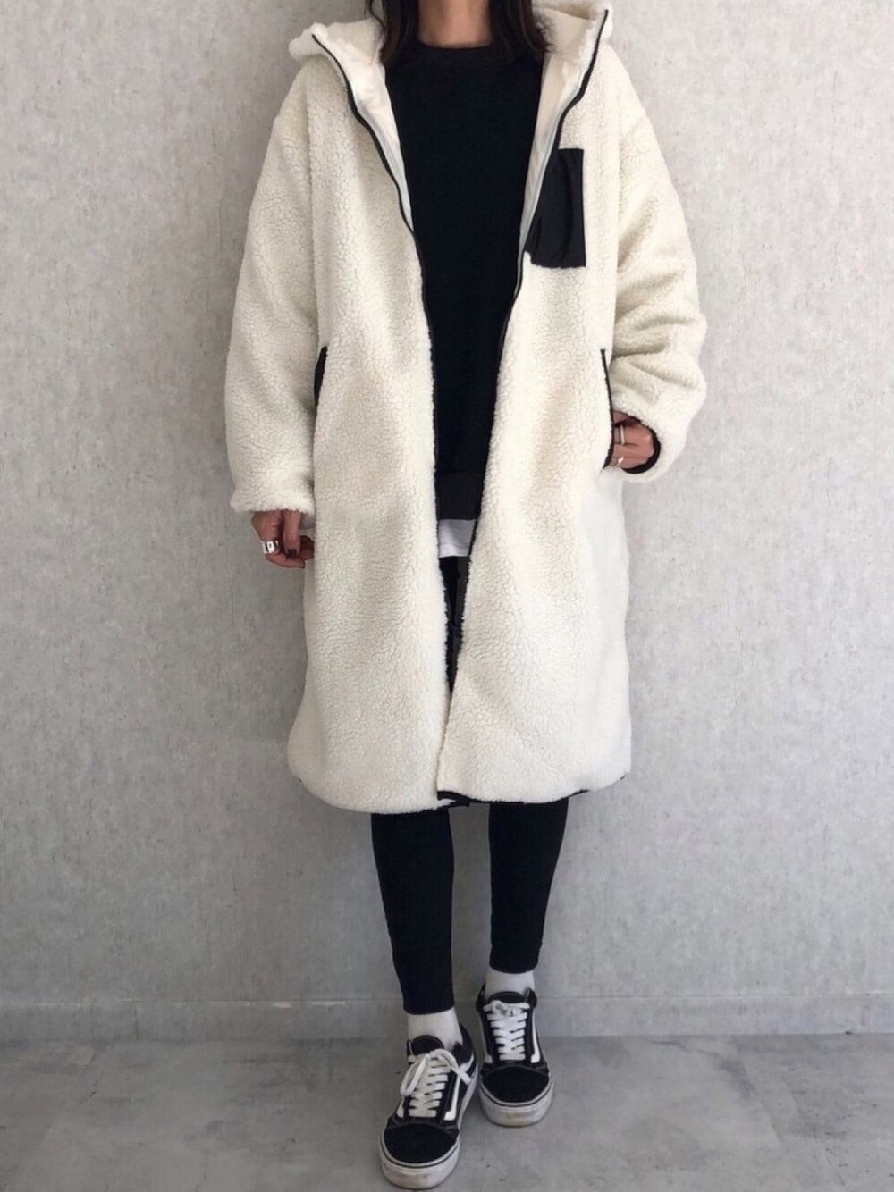 その他のその他アウター、その他のスウェット、その他のその他パンツを着用したレディースの秋コーディネートの1枚目の写真