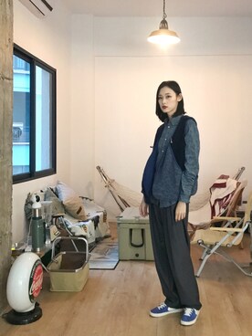 「VINTAGE（ヴィンテージ）のアイテム（ベスト、ブルー系）」を使った、QueenCさん（レディース・177cm）の春コーディネート