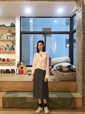 「VINTAGE（ヴィンテージ）のアイテム（スカート、グレー系）」を使った、QueenCさん（レディース・177cm）の春コーディネート