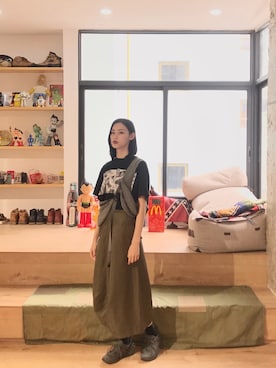 「C.E（シーイー）のアイテム（Tシャツ/カットソー、ブラック系）」を使った、QueenCさん（レディース・177cm）の春コーディネート