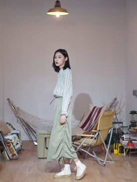 「VINTAGE（ヴィンテージ）のアイテム（シャツ/ブラウス、グリーン系）」を使った、QueenCさん（レディース・177cm）の春コーディネート