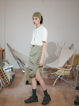 「MountainFeverのアイテム（スカート、グリーン系）」を使った、QueenCさん（レディース・177cm）の春コーディネート