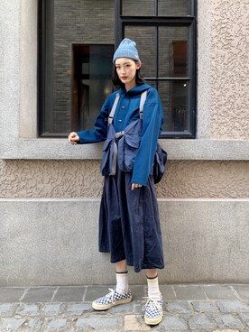 「VANS（バンズ）のアイテム（シューズ、ブルー系）」を使った、QueenCさん（レディース・177cm）の秋コーディネート