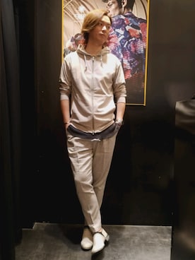 「アイテム（ドレスシューズ、グレー系）」を使った、Fujiさん（メンズ・178cm）の春コーディネート