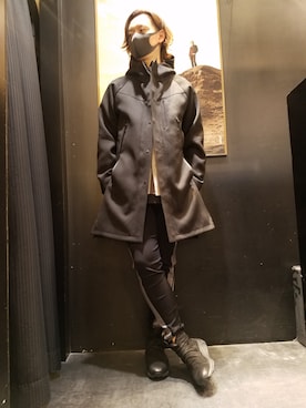 「ブラック」｜「アイテム（ステンカラーコート）」を使った、Fujiさん（メンズ・178cm）の秋コーディネート