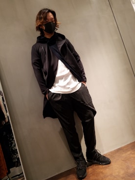 「ブラック」｜「アイテム（ステンカラーコート）」を使った、Fujiさん（メンズ・178cm）の冬コーディネート