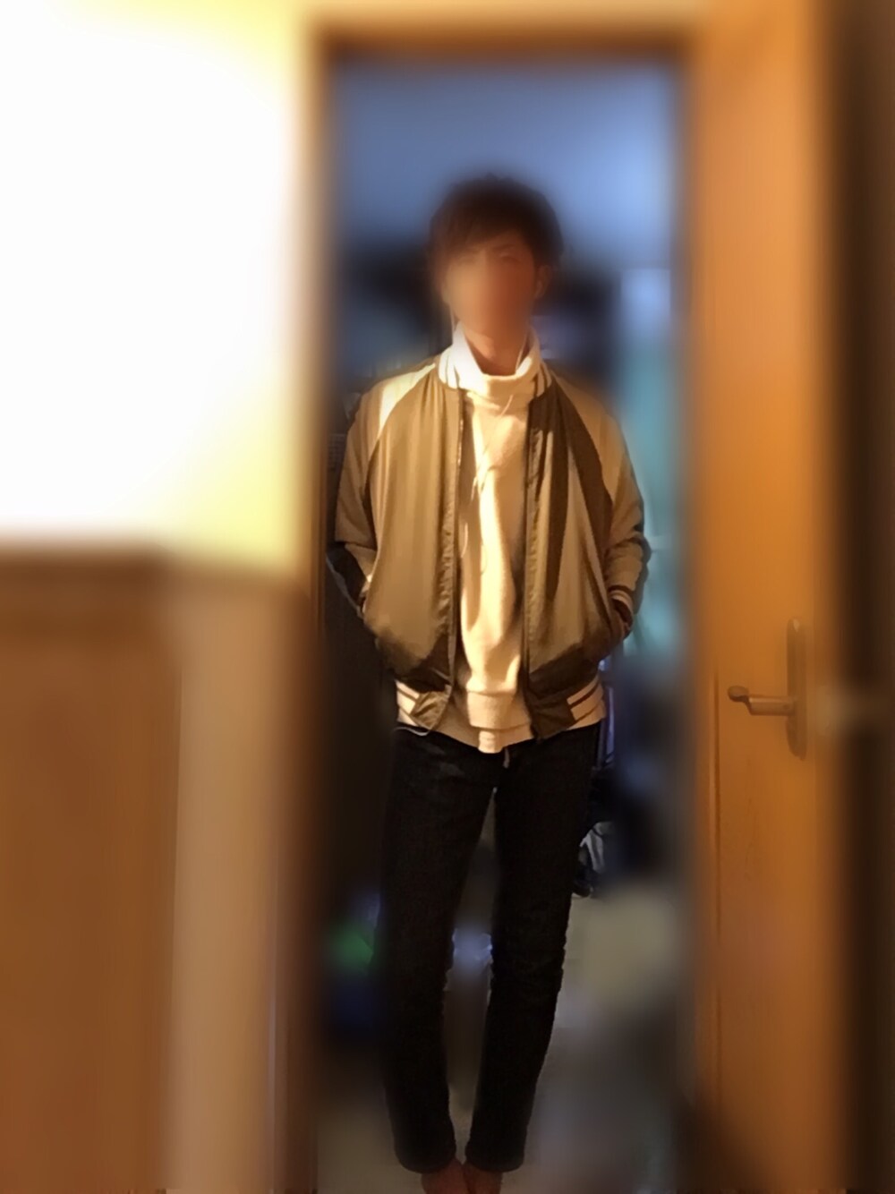 「GUのアイテム（スタジャン、ベージュ系）」を使った、まりもとさん（メンズ・180cm）の冬コーディネートの1枚目の写真