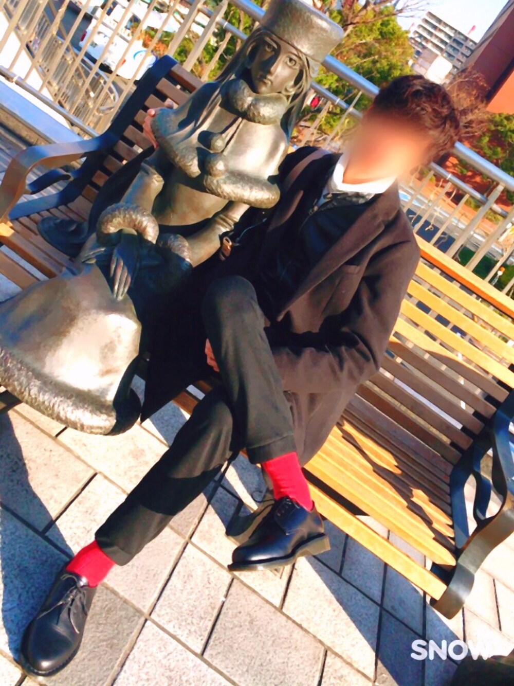 「ドクターマーチン」｜「ZARAのアイテム（ライダースジャケット、ブラック系）」を使った、まりもとさん（メンズ・180cm）の冬コーディネートの1枚目の写真