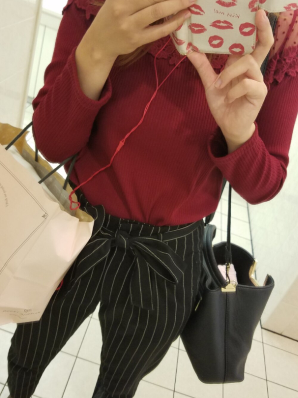 「同窓会コーデ」｜「INGNIのヨークシアーチュールドットリブハイネック長袖/レディーストップス-2017AW-（Tシャツ/カットソー、レッド系）」を使った、ちぱさん（レディース・160cm）の秋コーディネートの1枚目の写真