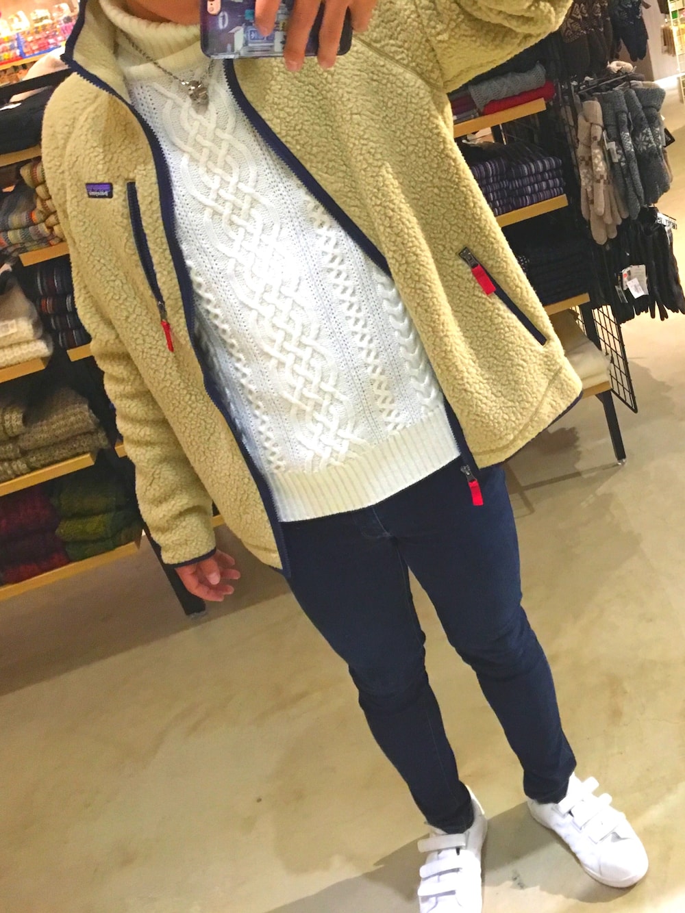 「streetstyle、もこもこ、patagonia、adidas、UNIQLO、POLICE、あったかコーデ、ふわふわ、ストリート系」｜「adidasの<<CM着用モデル>> adidas アディダス STAN SMITH CF スタンスミスCF S75188 16SP WTH/WTH/GOLDMT（スニーカー、ホワイト系）」を使った、しょうさん（メンズ・164cm）の秋コーディネートの1枚目の写真