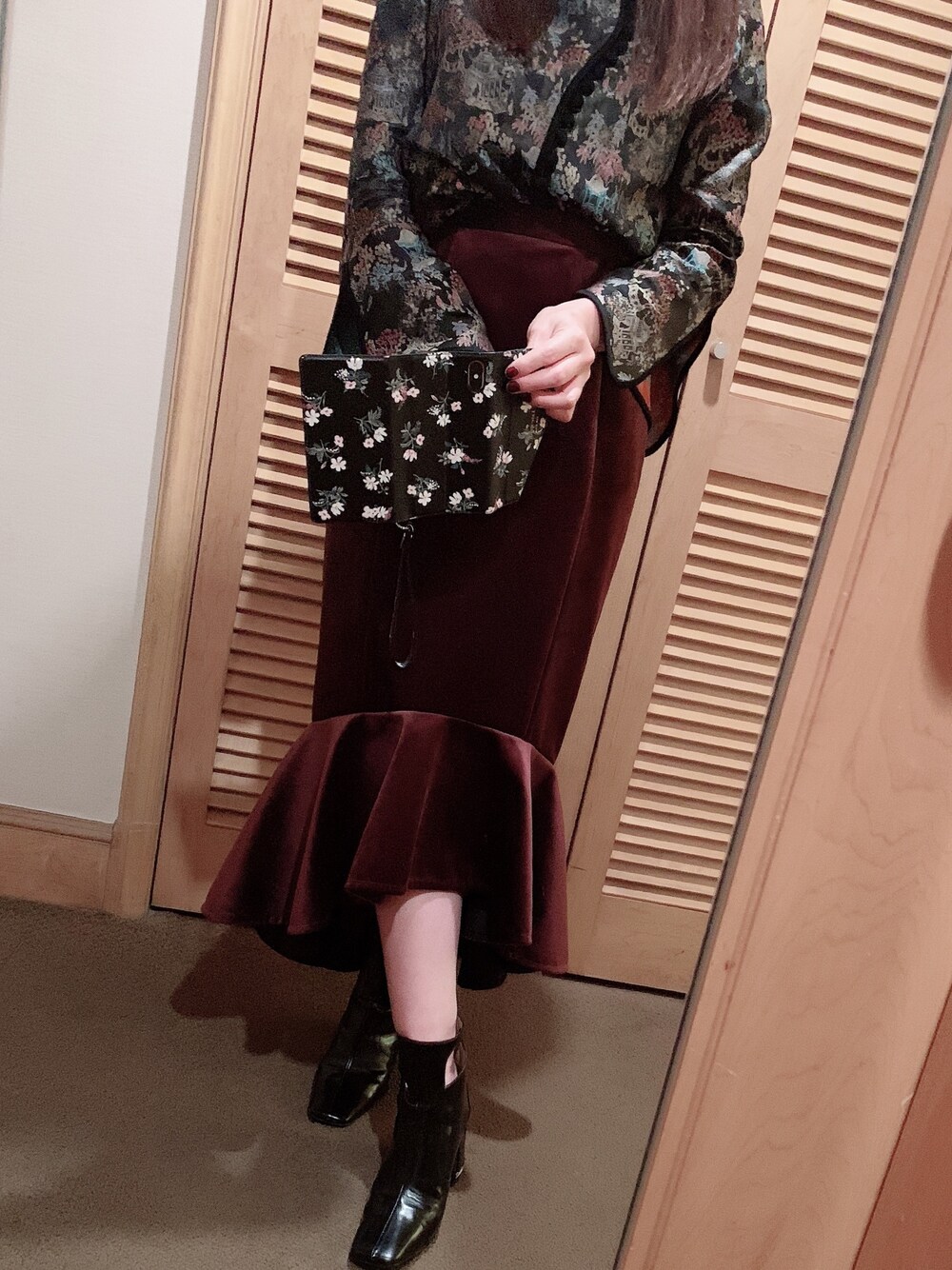 「旅行、秋服、お気に入り、チャイナシャツ」｜「Lautashiのアイテム（スカート、レッド系）」を使った、なこさん（レディース・158cm）の秋コーディネートの1枚目の写真