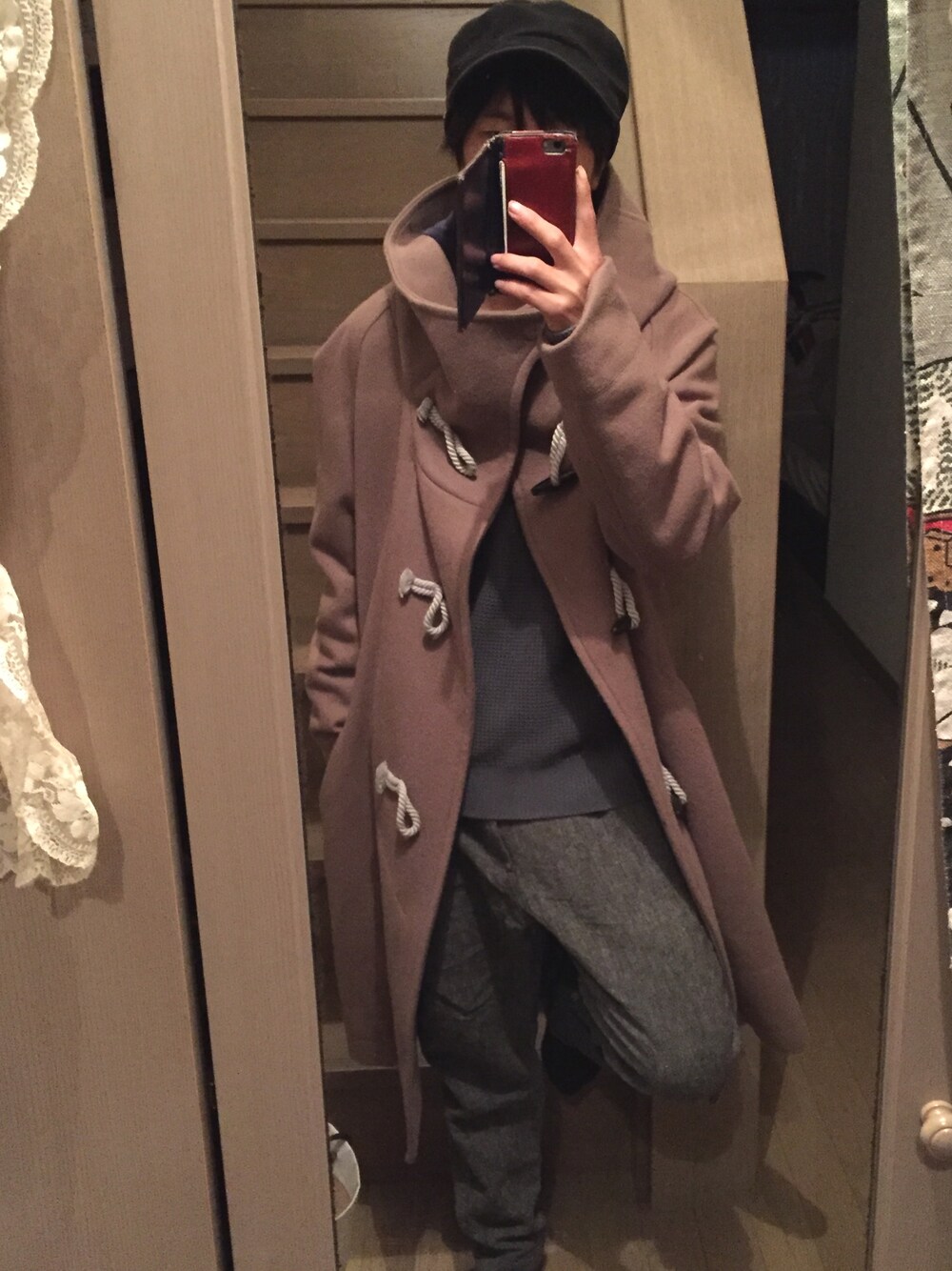 「おしゃれさんと繋がりたい、hatra、キレイめ、秋冬」｜「hatraのアイテム（ダッフルコート、ブラウン系）」を使った、もりんこりったさん（メンズ・155cm）の冬コーディネートの1枚目の写真
