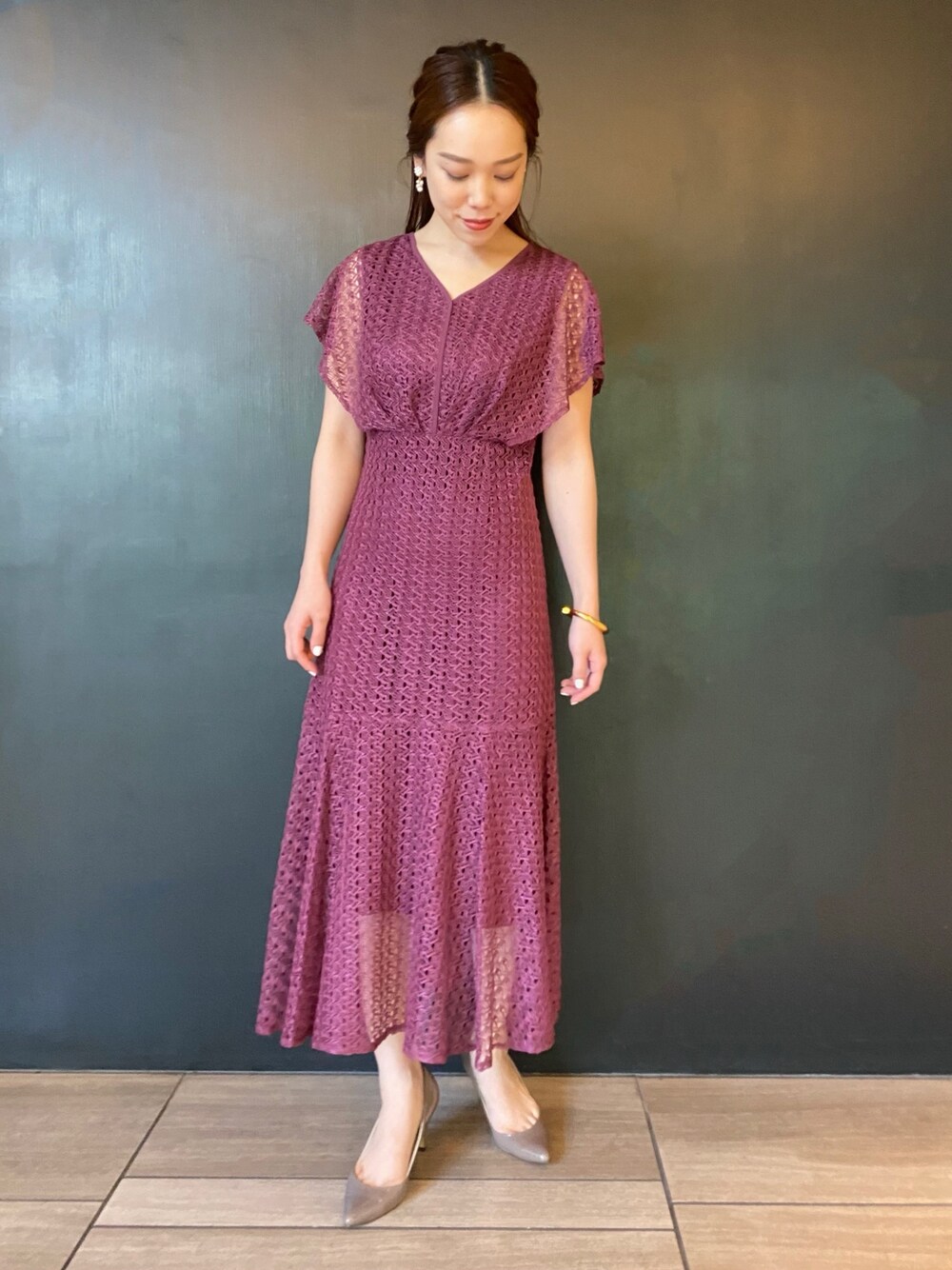 「URBAN RESEARCH ROSSO、ROSSO、フォーマル、ドレス、ドレスシューズ、オケージョン、結婚式、結婚式二次会スタイル、結婚式 ワンピース、二次会」｜「URBAN RESEARCH ROSSOのクロッシェレースドレス（ドレス、ピンク系）」を使った、ayaka kawaharadaさん（レディース・164cm）の春コーディネートの1枚目の写真