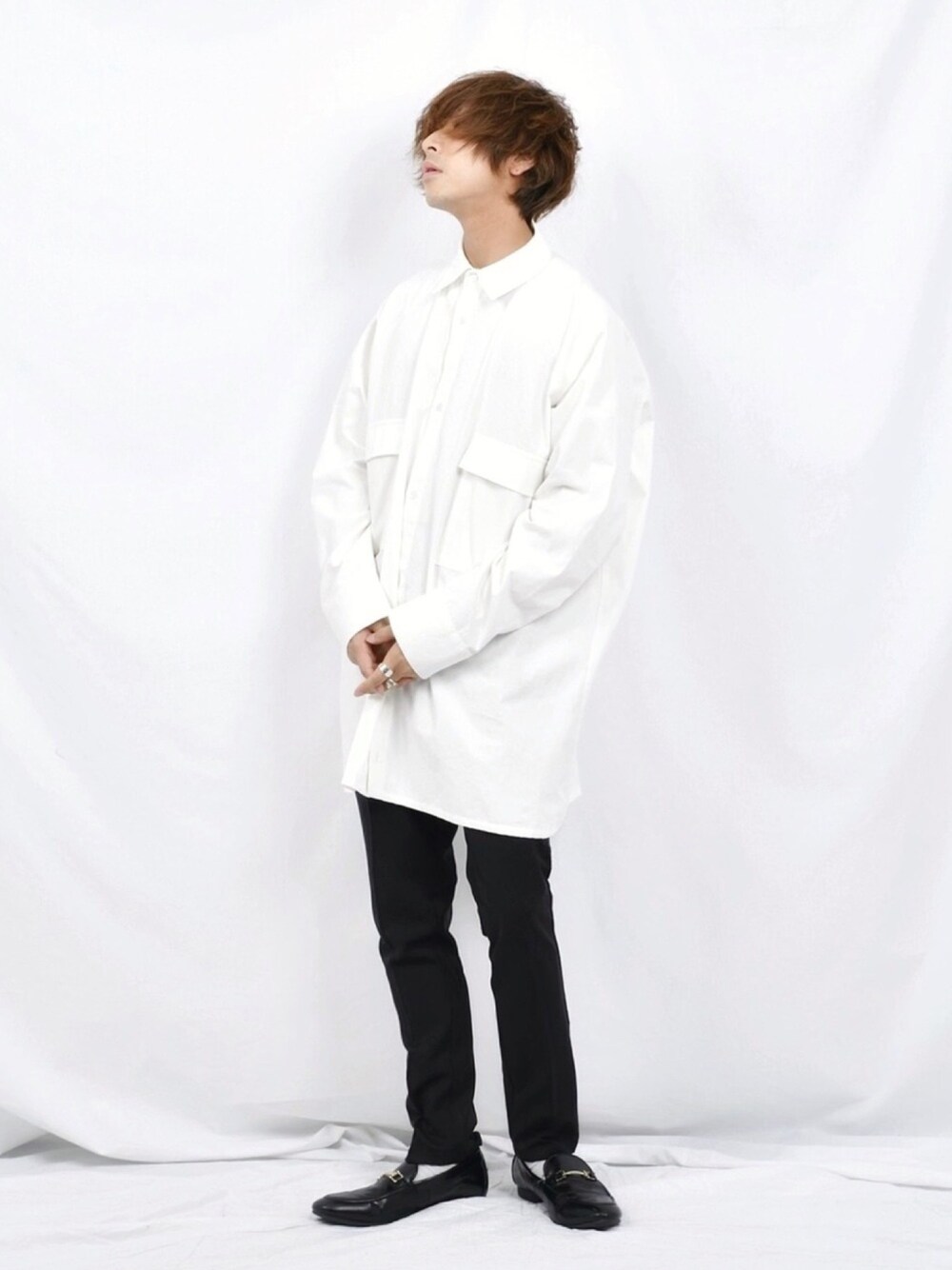 「kutirblack、kutir、モノトーン、モノトーンコーデ、モード、おうちファッション、白黒、韓国ファッション、シンプルコーデ、ビッグシャツ」｜「インスタ📲のアイテム（その他、その他）」を使った、ぬぬーしゅさん（メンズ・172cm）の春コーディネートの1枚目の写真