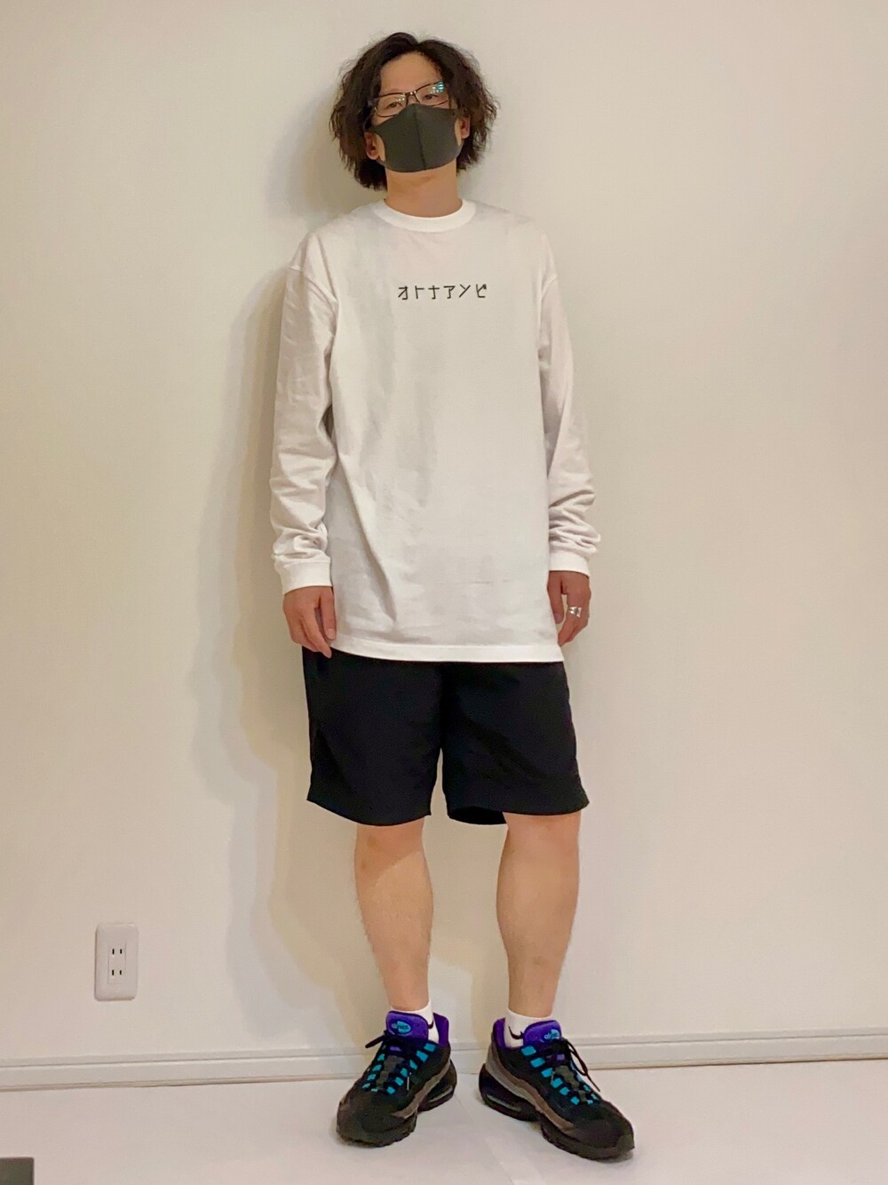 「今日のコーデ、初夏コーデ、ゆるコーデ、オトナアソビ、シンプル、WILDTHINGS、ハーフパンツ」｜「オトナアソビのアイテム（Tシャツ/カットソー、ホワイト系）」を使った、adgjmさん（メンズ・177cm）の夏コーディネートの1枚目の写真