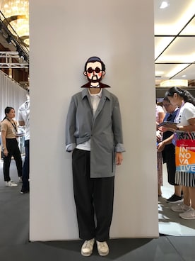 「アイテム（トレンチコート、シルバー系）」を使った、胡一十さん（メンズ・165cm）の夏コーディネート