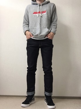 「UNIQLO（ユニクロ）のMEN ストレッチセルビッジスリムフィットジーンズ（デニムパンツ、ブルー系）」を使った、hiyokoさん（メンズ・180cm）の冬コーディネート