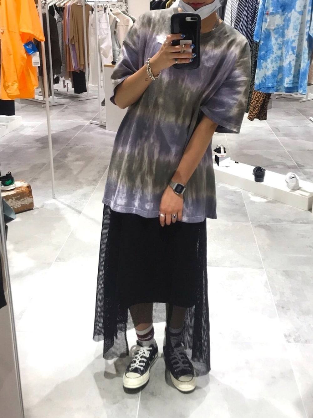 「jointworks、UN3D.、CONVERSE1970、Converse Chuck Taylor 70's、converse、Tシャツ、PHILIPPE AUDIBERT、チプカシ、チープカシオ」｜「JOINT WORKSの14/-OEタイダイクルーTシャツ（Tシャツ/カットソー、グレー系）」を使った、千尋さん（レディース・165cm）の夏コーディネートの1枚目の写真