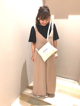 「シルバーシューズ」｜「アイテム（サロペット/オーバーオール）」を使った、菜緒さん（レディース・154cm）の春コーディネート